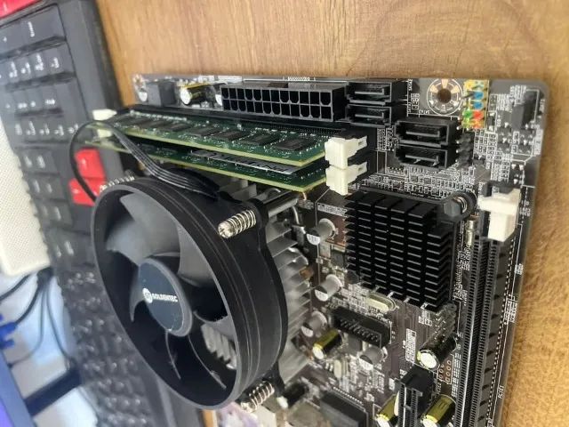Placa-Mãe ZX-H61C/B75 V2.3 (LGA 1155) Core i5 Terceira geração