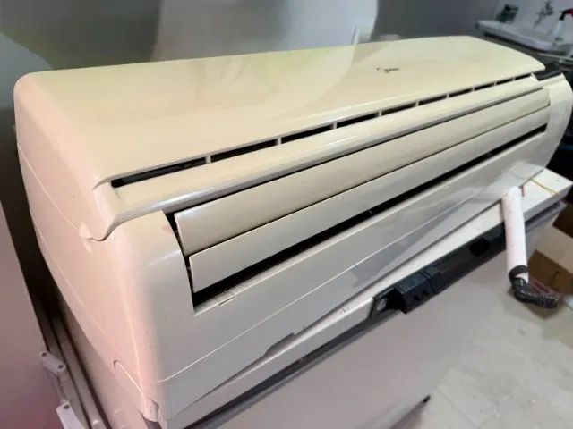 Ar condicionado Midea 28 mil  BTUS Quente e Frio.
