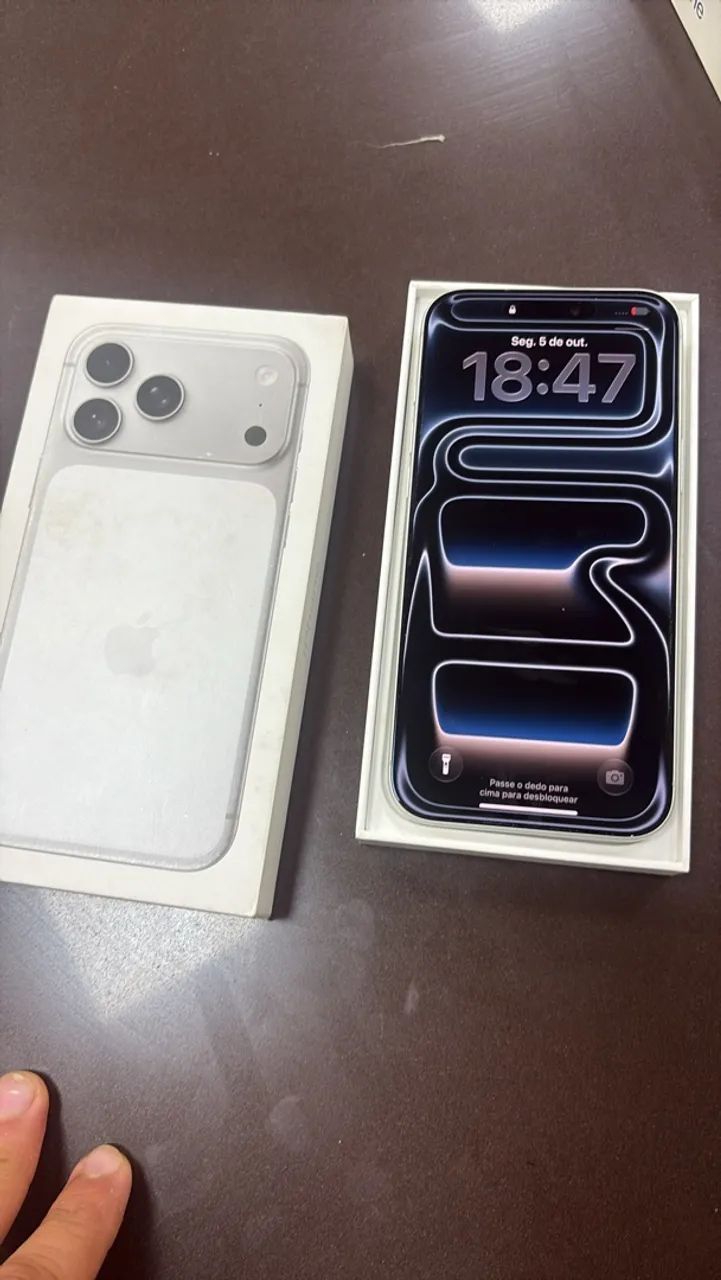iPhone 17 pro max 100% bateria com caixa  - Foto 3