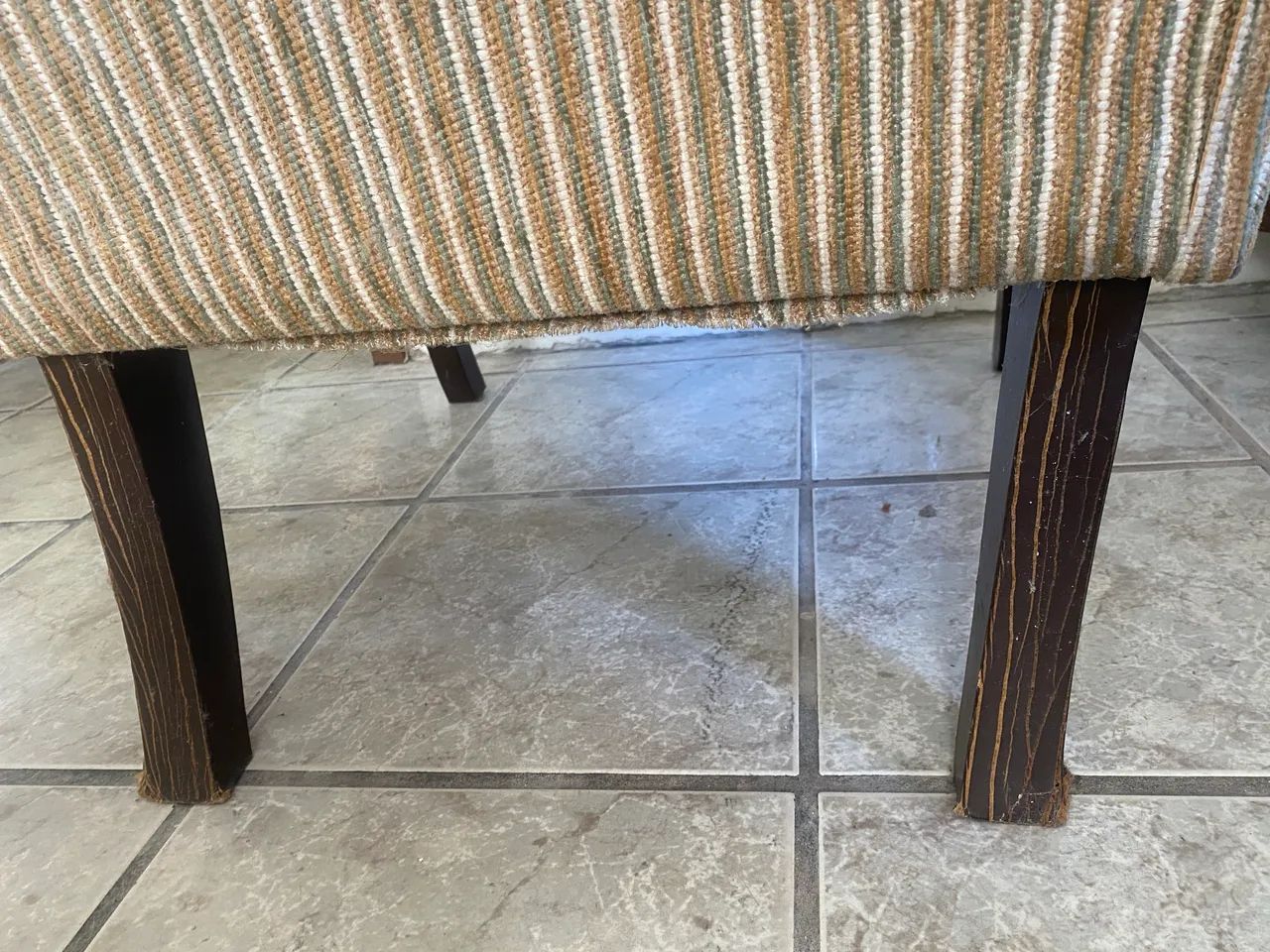 Poltrona com tecido listrado - Foto 4