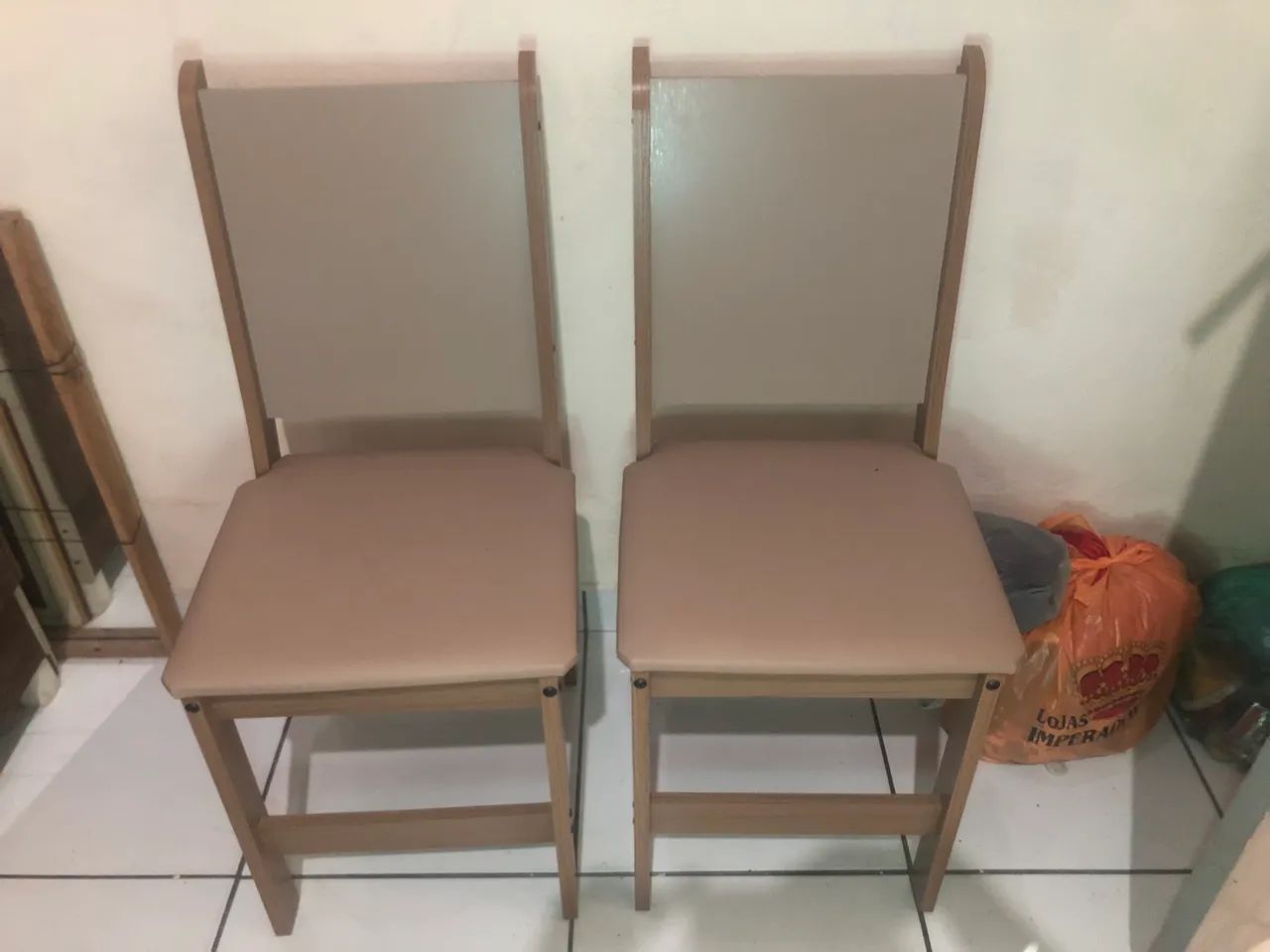 mesa de mdf c/ 4 cadeiras