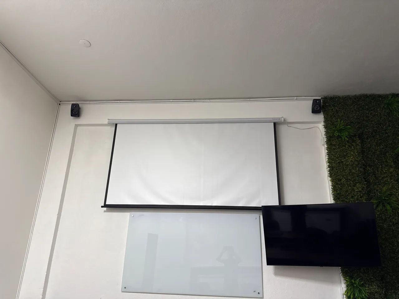 Tela Projeção Retrátil elétrica 