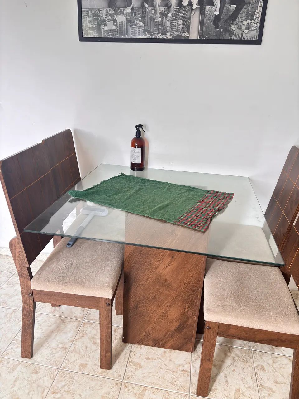 Mesa de vidro com 4 cadeiras 
