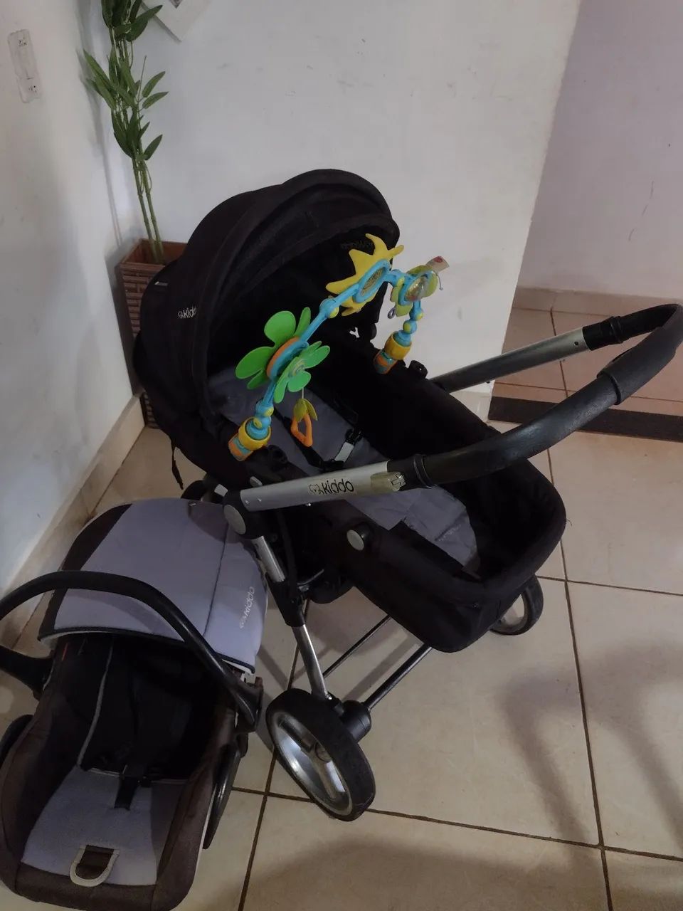 Carrinho moisés+ bebê conforto 