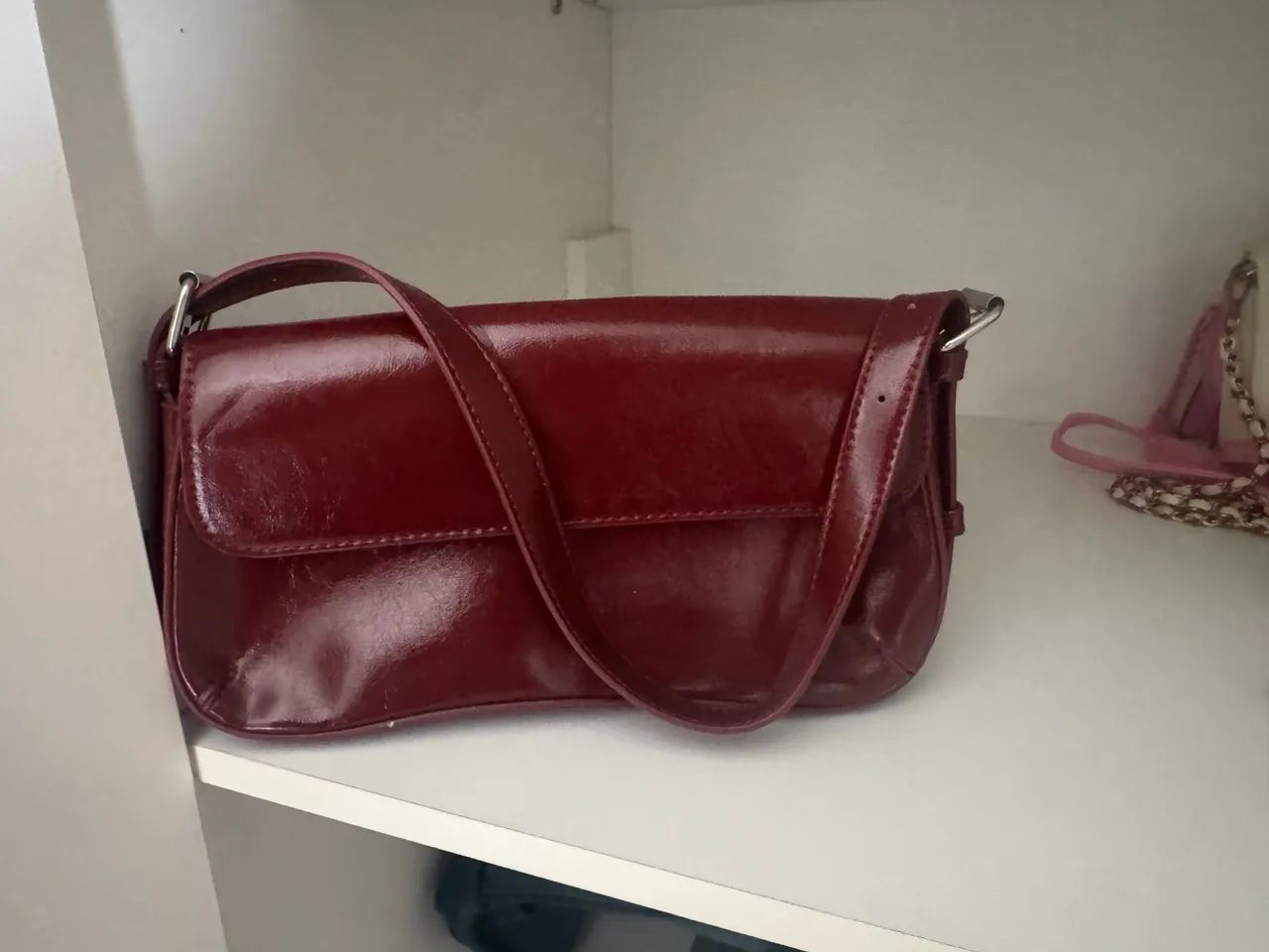 Vendo bolsa vinho em perfeito estado nunca usada  - Foto 2