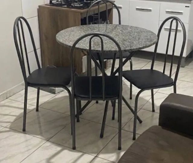 jogo de mesa redonda com 4 cadeiras 