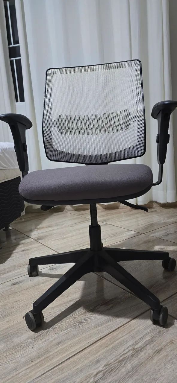 Cadeira de escritorio Uni Flexform cinza