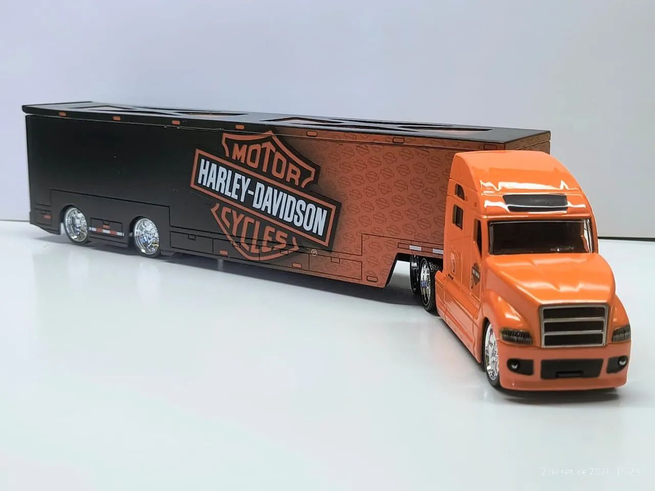 Caminhão Harley-Davidson e International Maisto Escala 1:64 - Foto 2