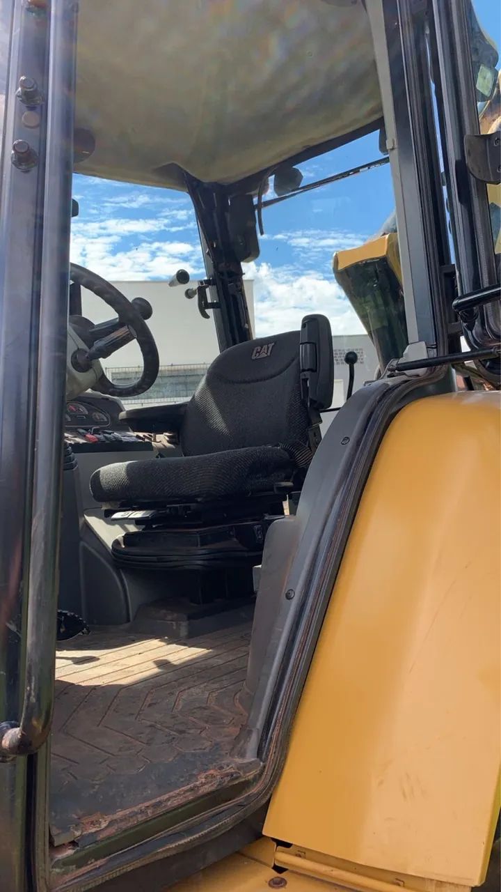 Retroescavadeira Caterpillar 416F2 20/20  - Foto 5