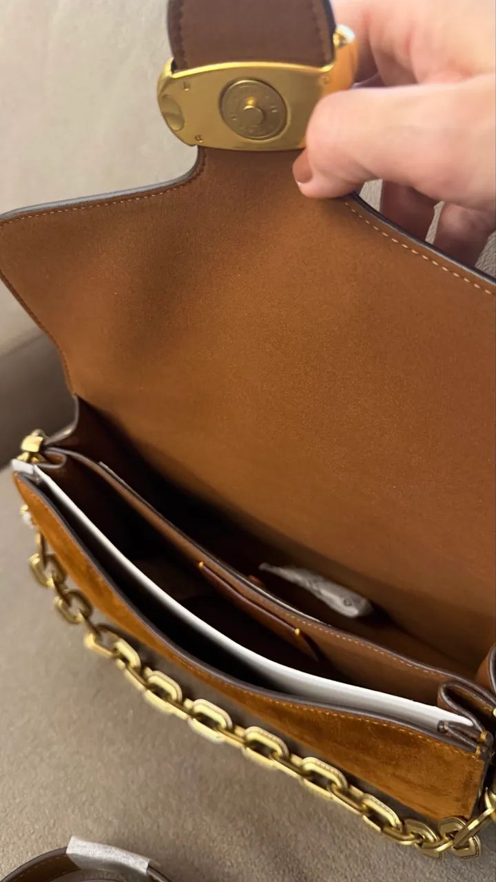 Bolsa coach tabby chain suede Caramelo  - Foto 3