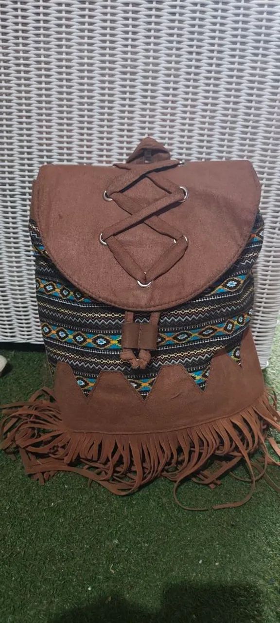 Mochila Estilo Boho com Franjas - 35 cm