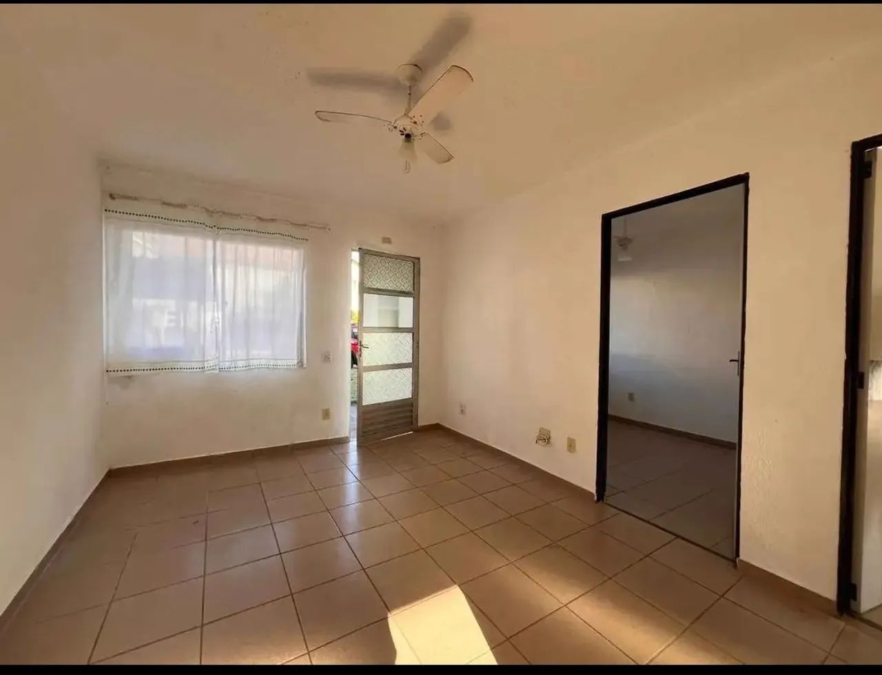 Casa Simples / bairro CIC