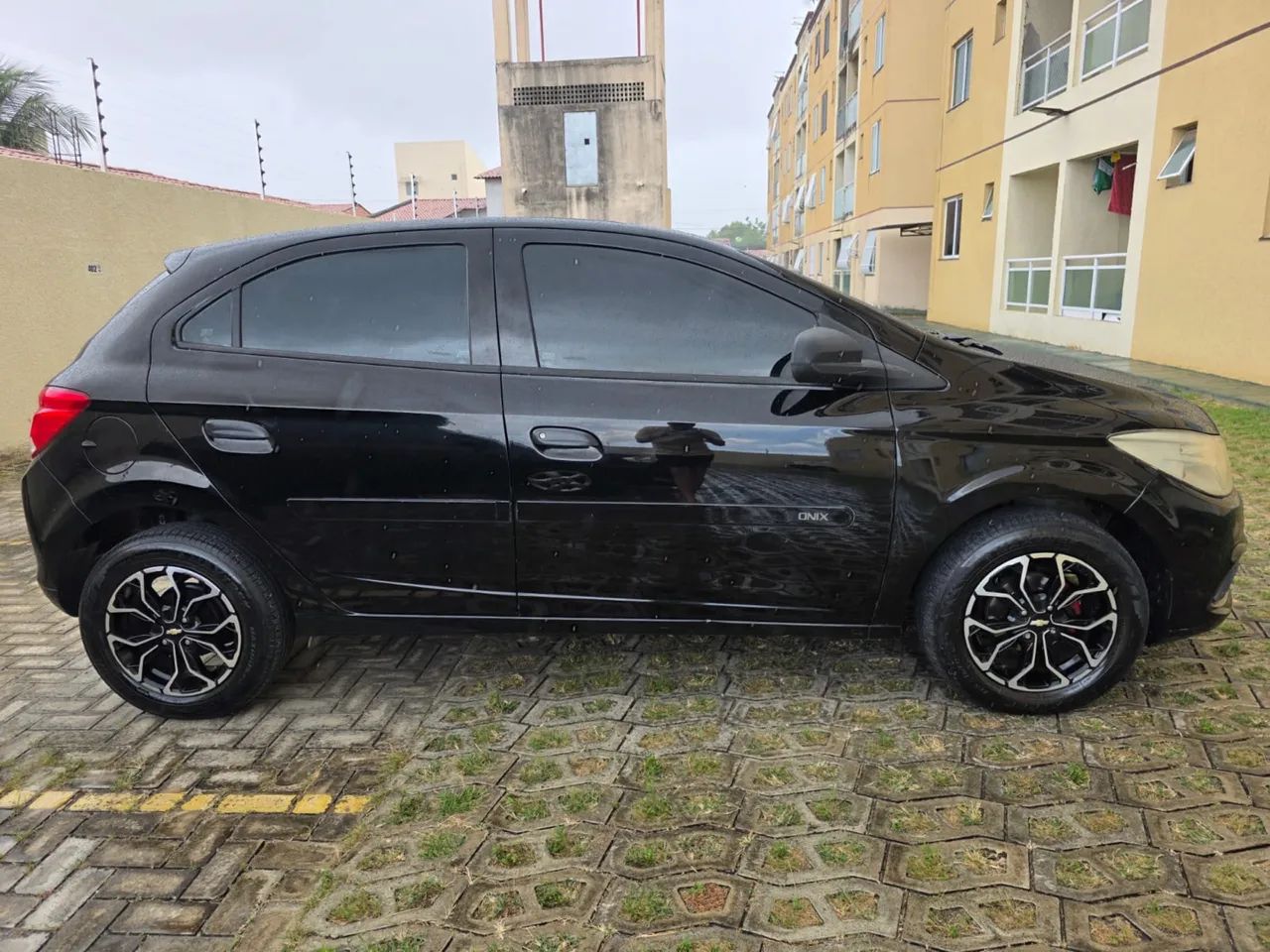 Chevrolet Onix ONIX HATCH LS 1.0 8V FLEXPOWER 5P MEC. 2016