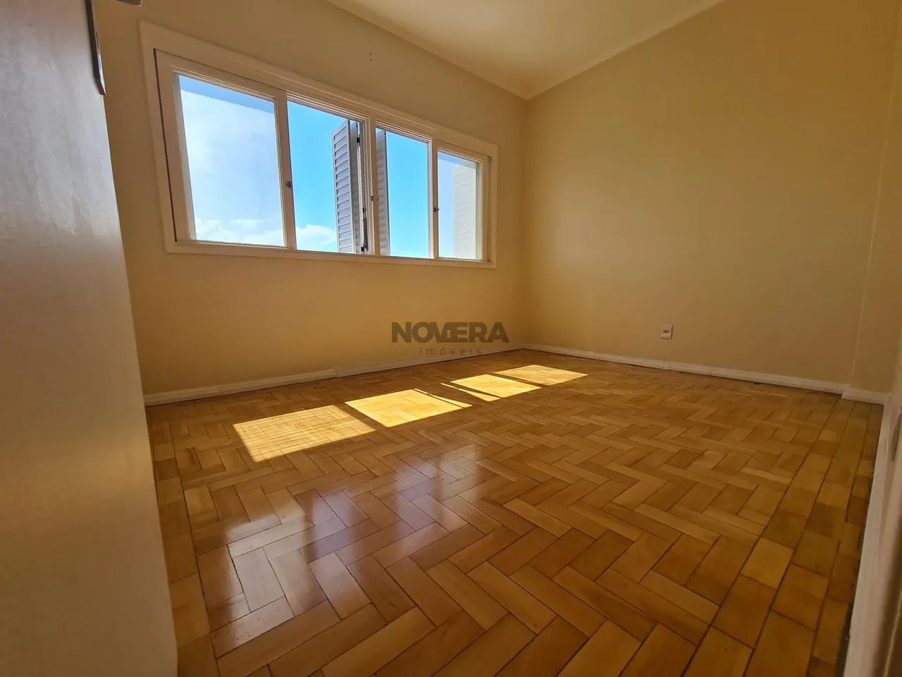 Apartamento central com elevador 3 dormitórios, suíte e vaga de garagem - Foto 3