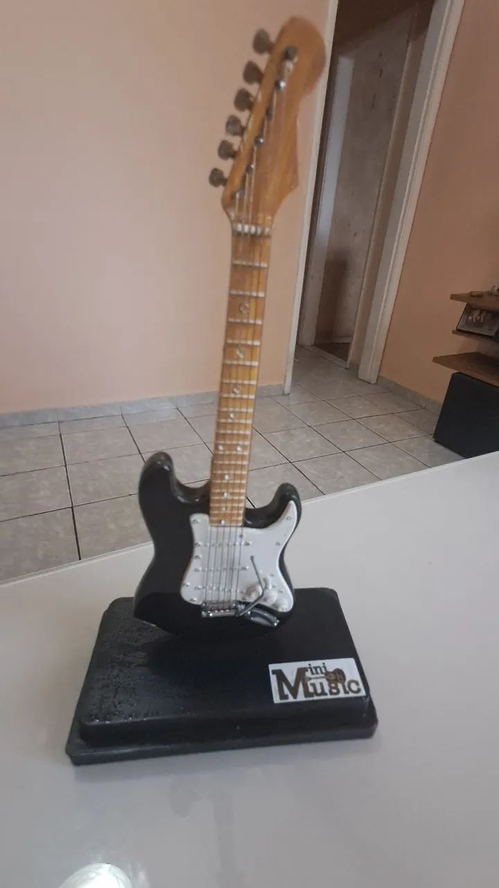 Miniatura de guitarra