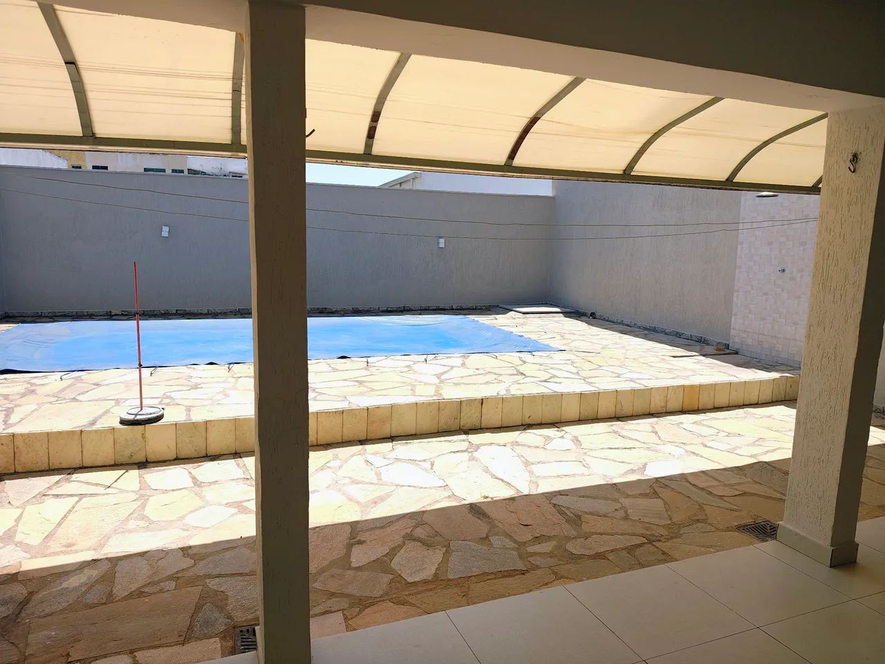 Alugo excelente casa no condomínio fraternidade. - Foto 2