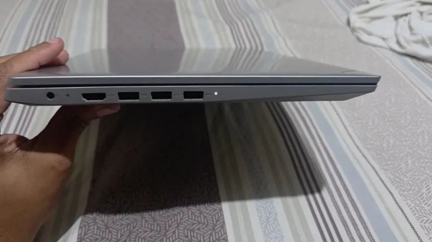 Notebook Lenovo, muito novo pouco usado