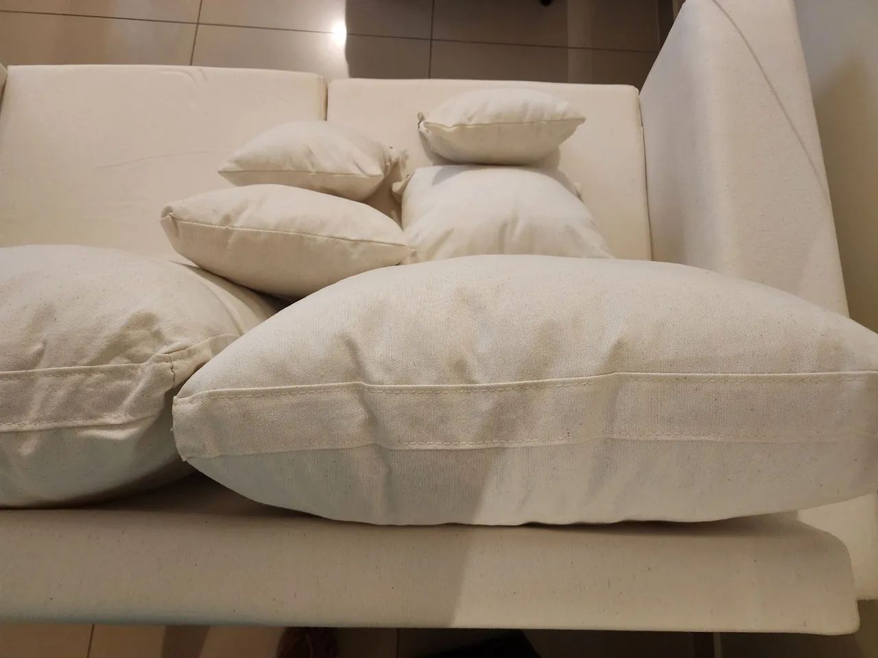 Vendo sofá Living Off White novo.65569177629314122
