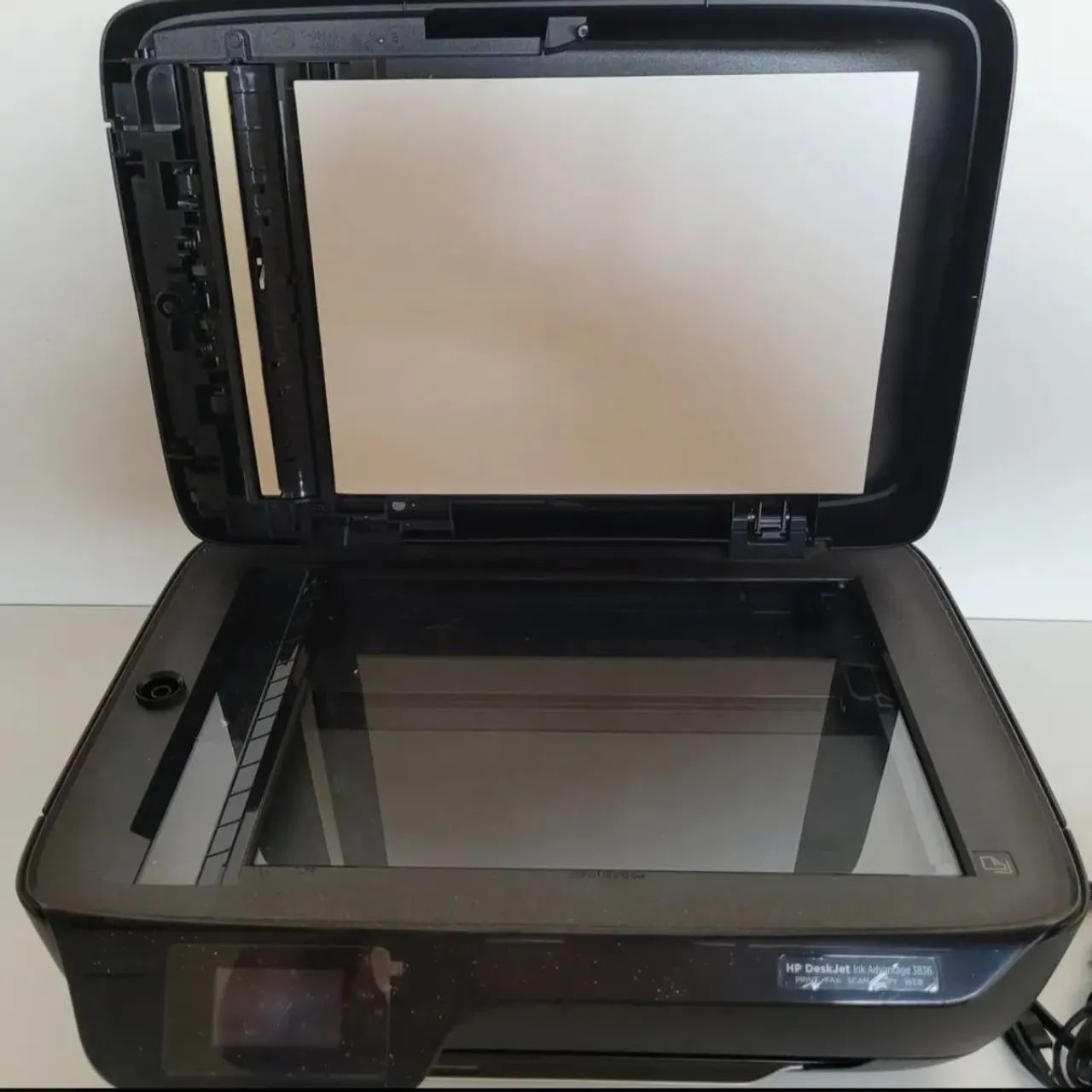 Impressora HP DeskJet Ink Advantage 3836 - Foto 3