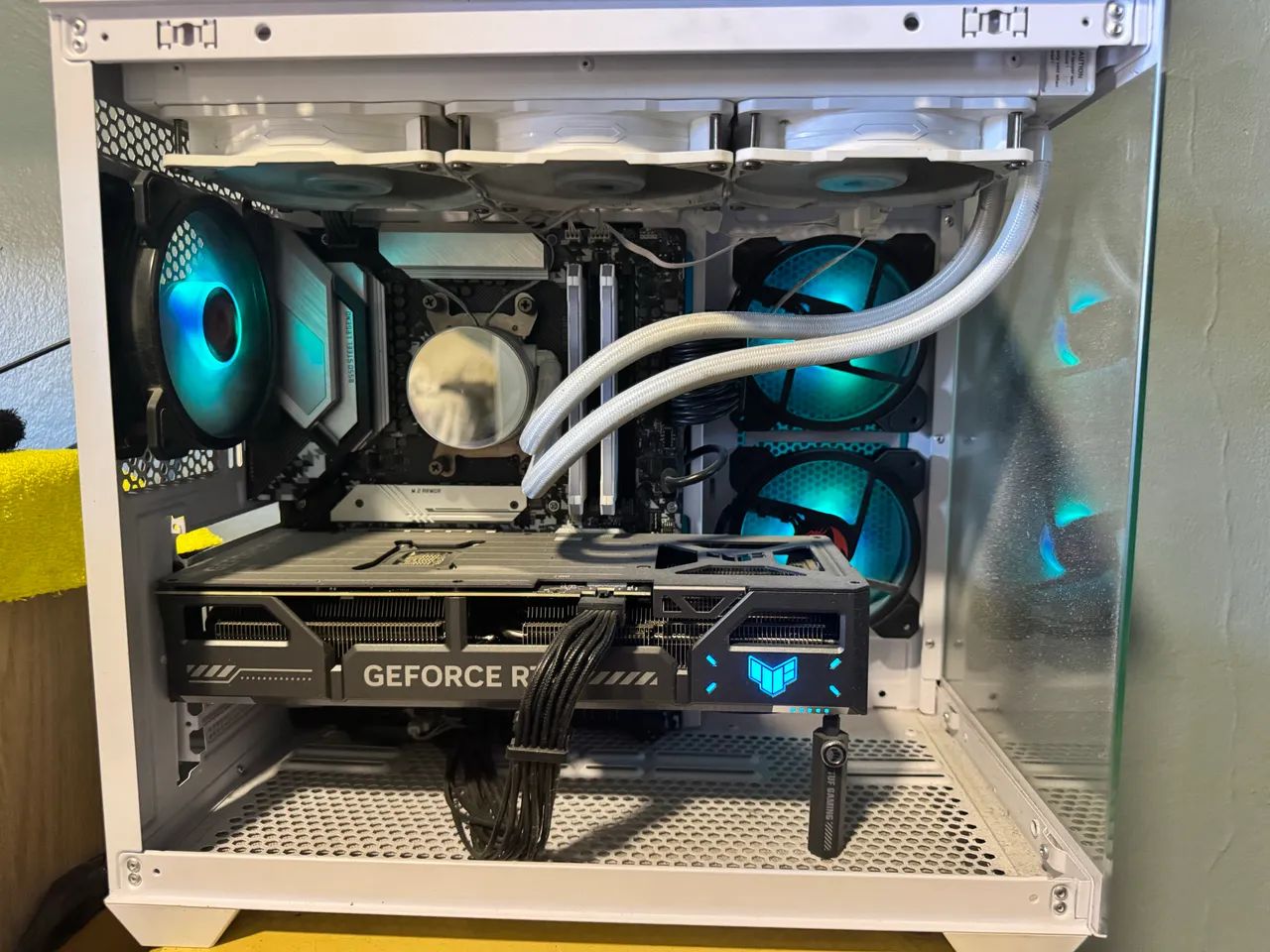 RTX 5070 TUF GAMING 12GB (usada) - Foto 2