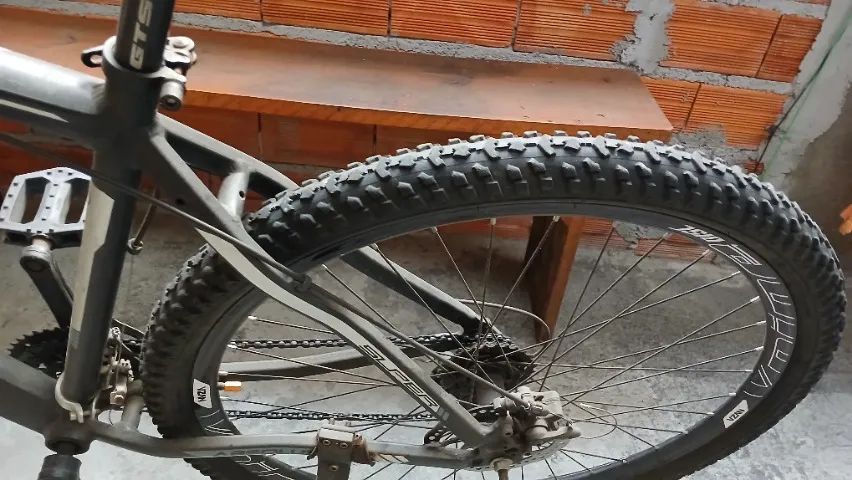 Bicicleta aro 29 semi nova.  - Foto 5