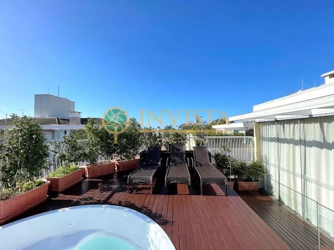 Cobertura com 400 m², Vista Mar e 4 quartos na Praia do Campeche em Florianópolis.