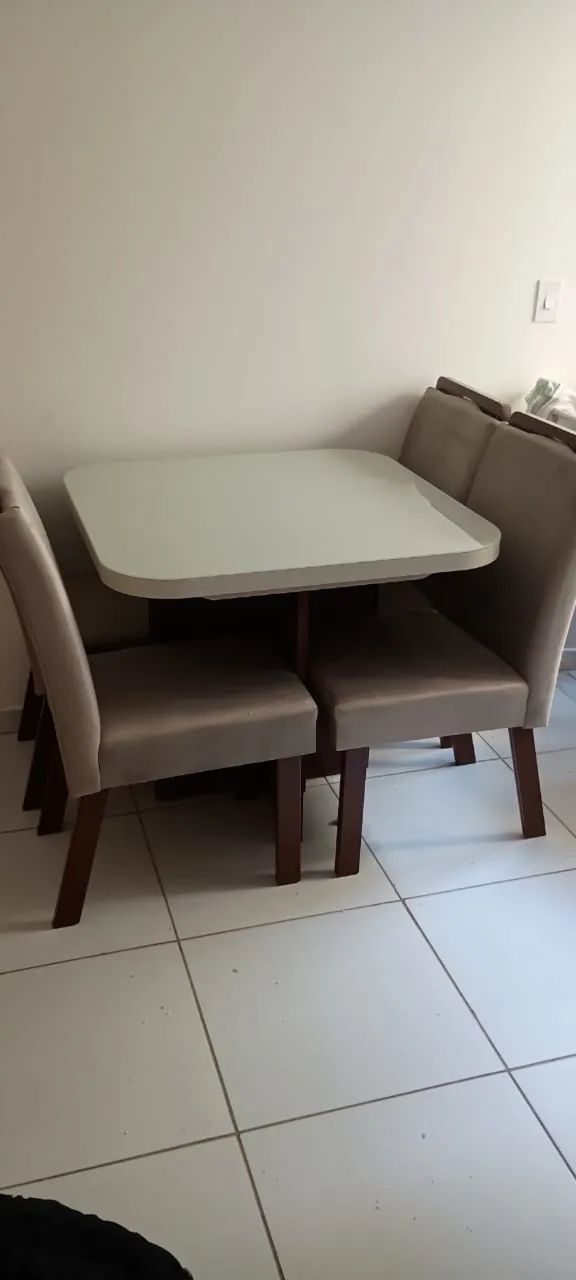 Mesa cm 4 cadeiras