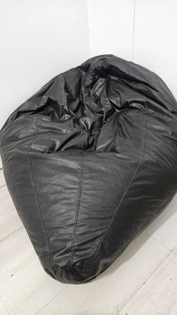Puff Gigante Preto Couro Sintético - Pufão Completo com Enchimento