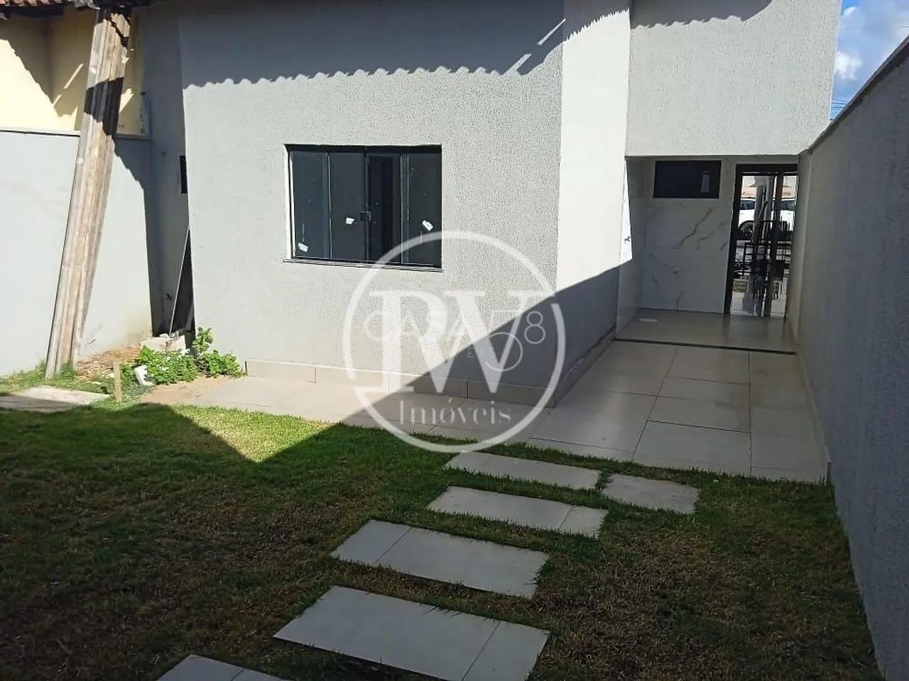 Casa Ampla com Sala Comercial  3 Quartos + Espaço para Negócio  170m²