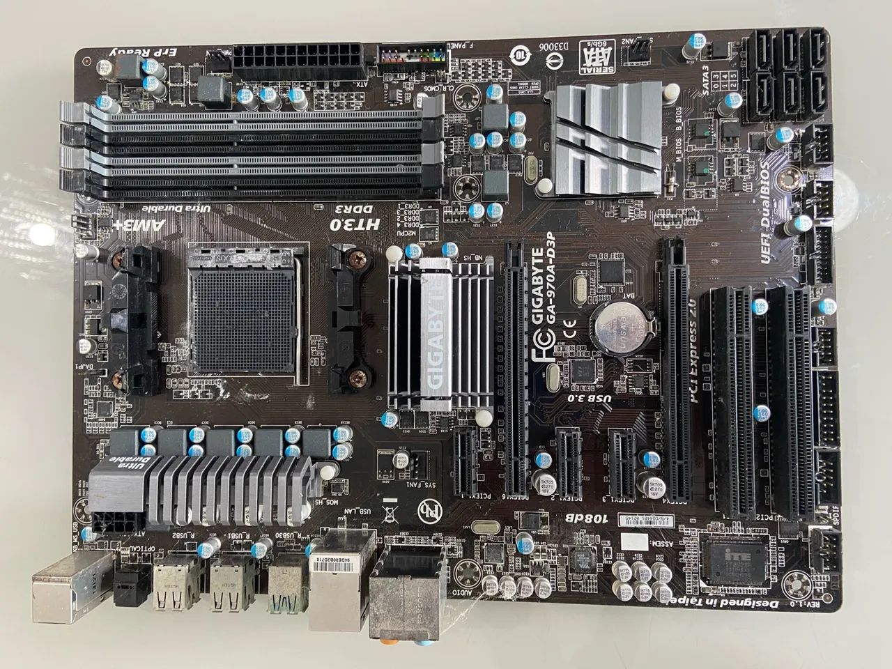 Placa Mãe Gigabyte AM3+ COM DEFEITO