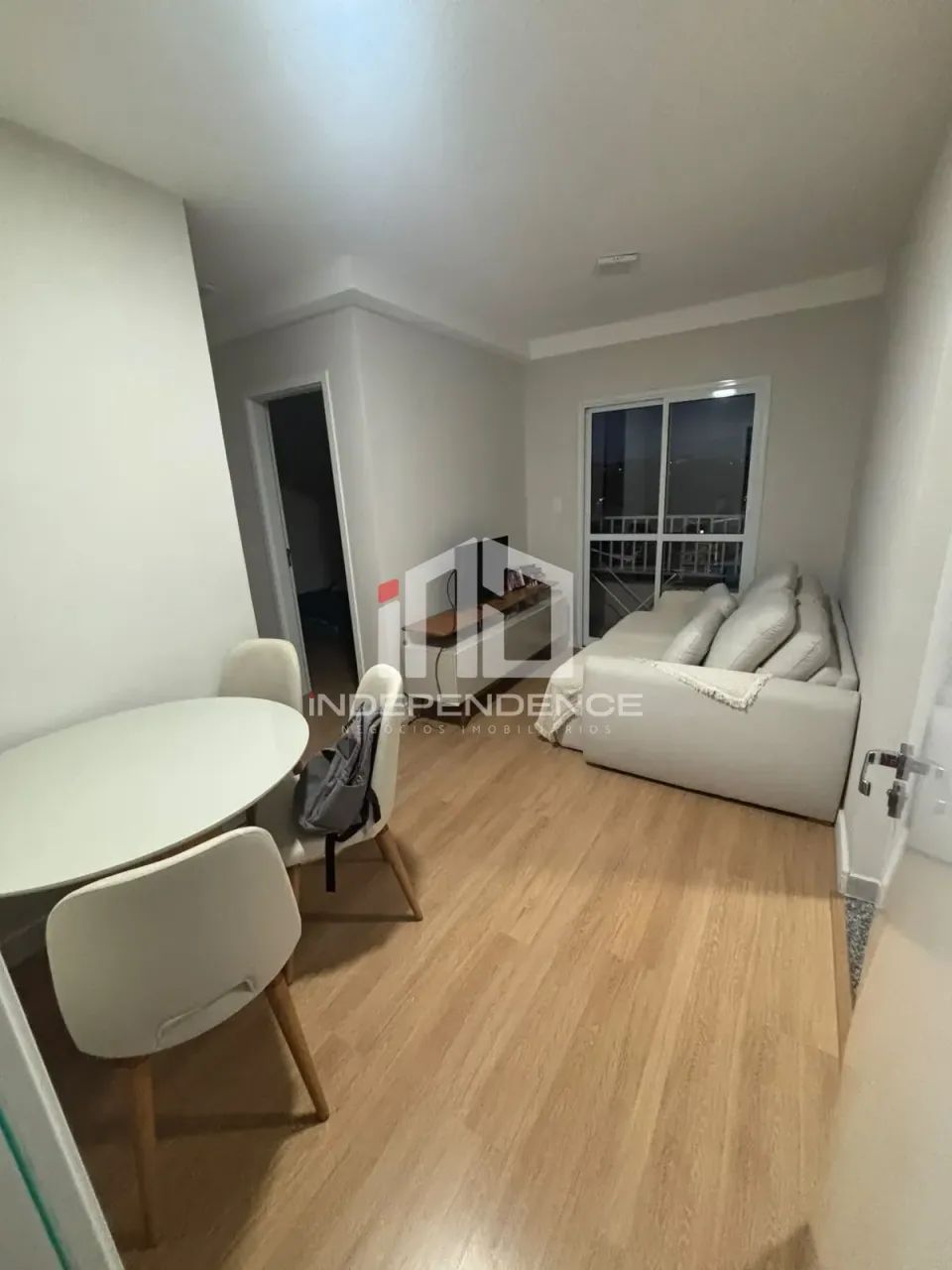 Apartamento de 02 dormitórios com suíte