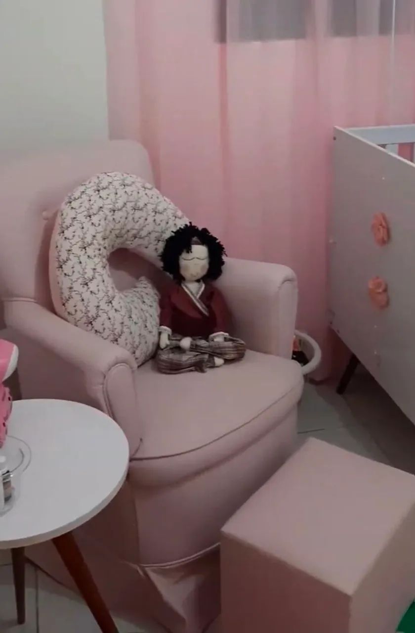 Poltrona com puff