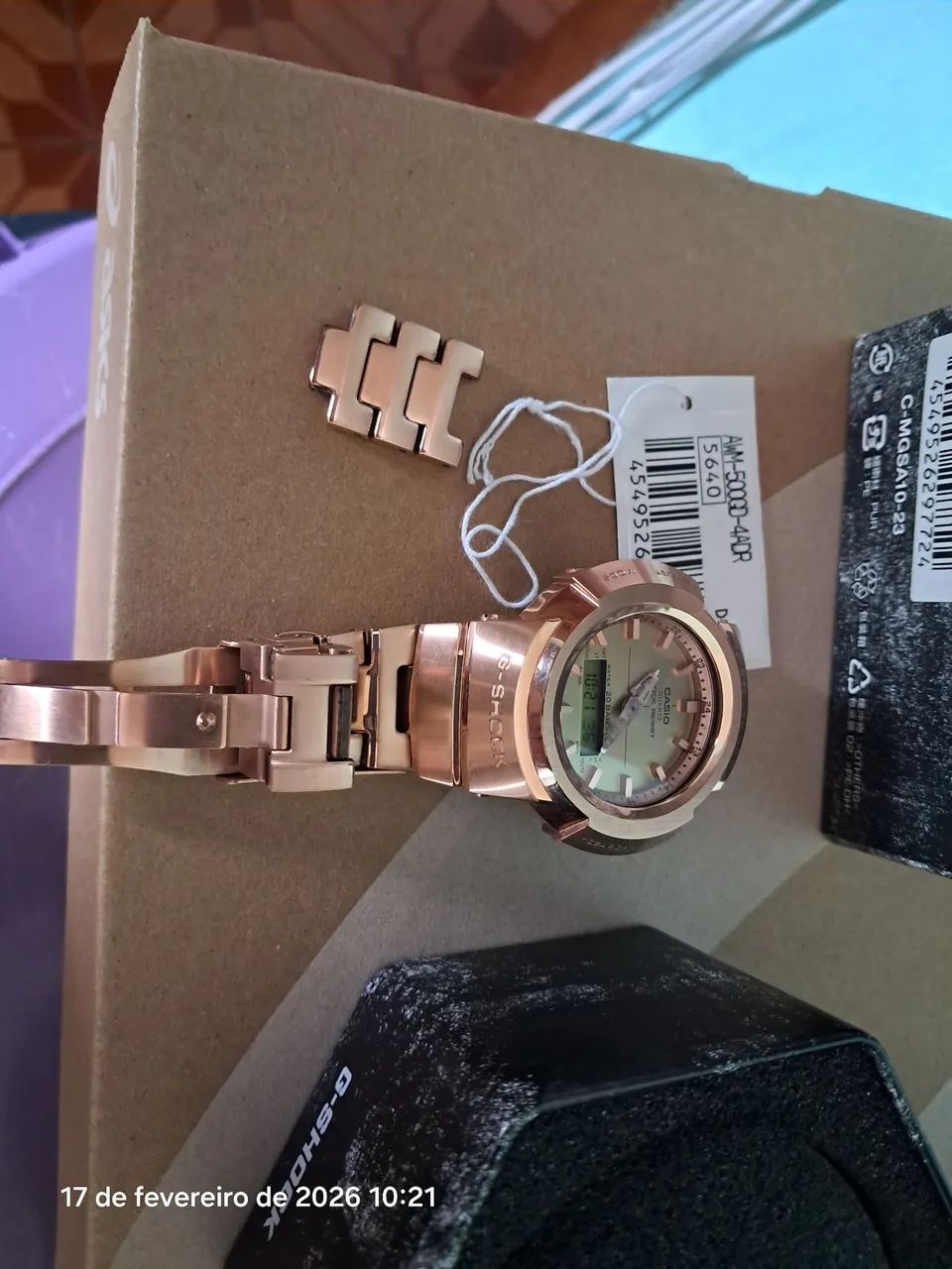 Relógio casio g shock AWM-500GD-4ADR - Foto 2