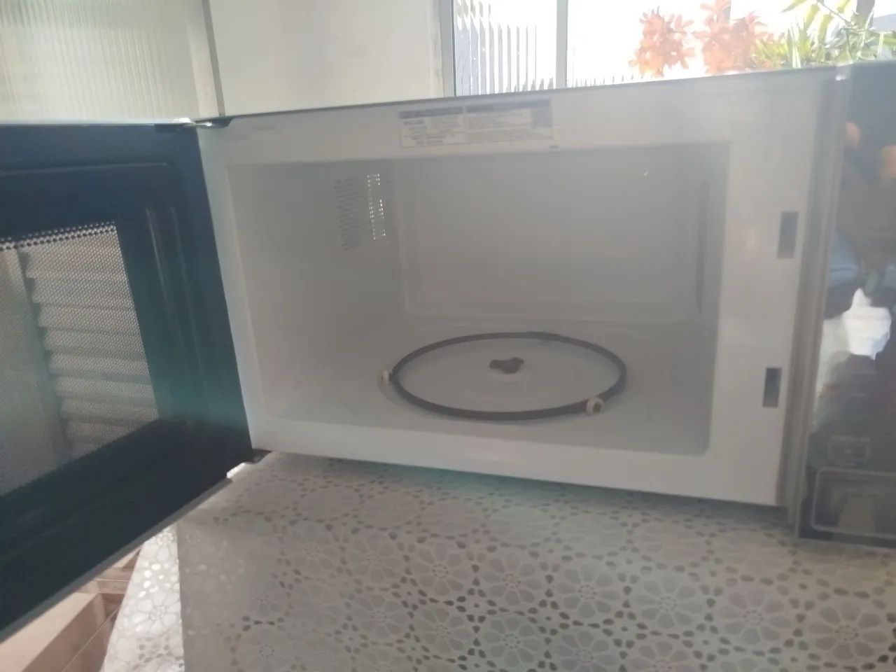 Microondas espelhado Midea  - Foto 2