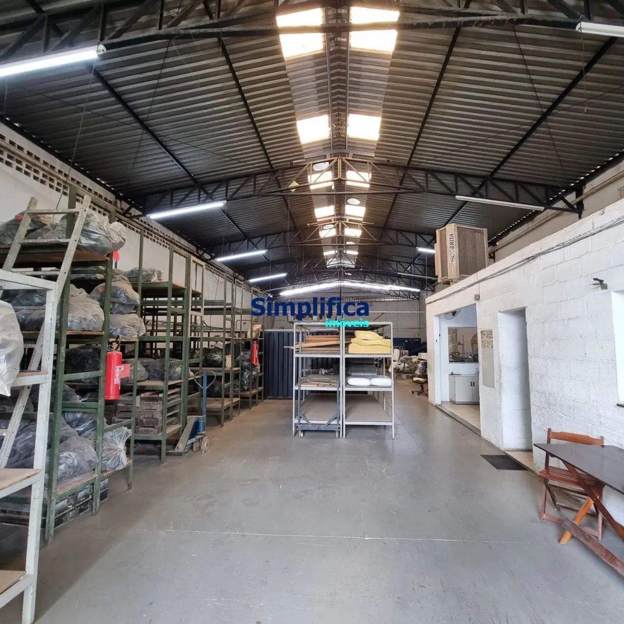 ALUGUE GALPÃO 550M² STA TEREZINHA