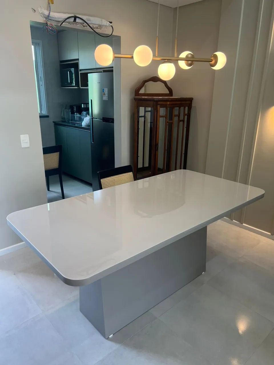 Vendo mesa 100% mdf com vidro laqueado 4mm
