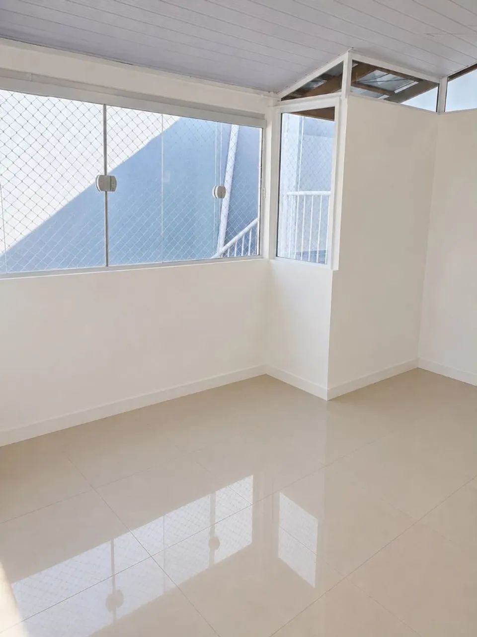 Alugo apartamento bairro Carianos - Foto 2