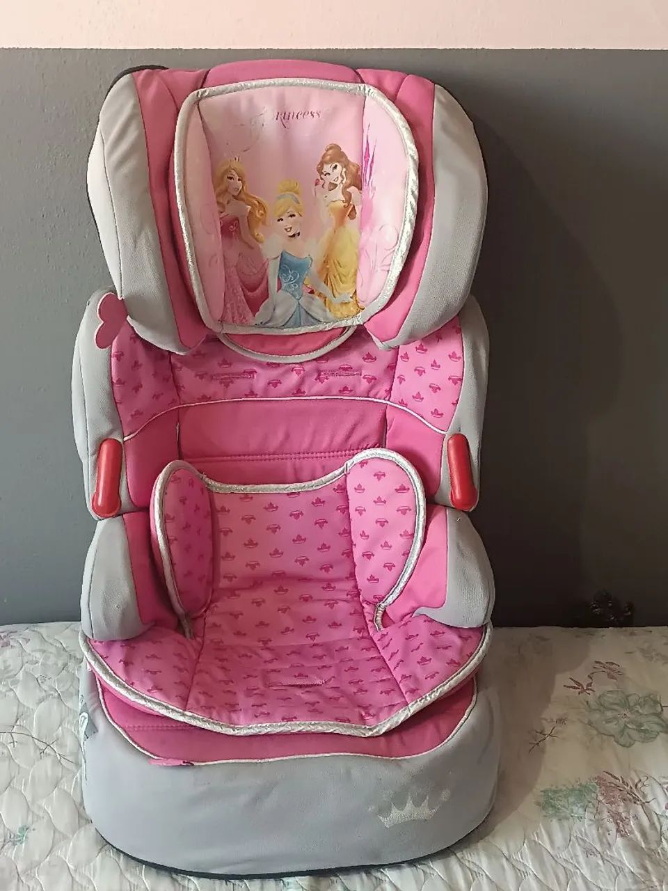 Cadeirinha para automóvel.
