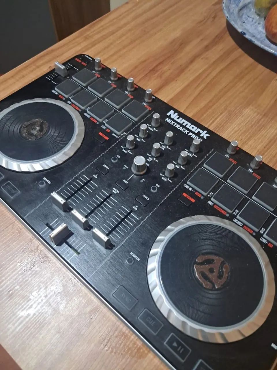 Vendo Controladora Numark Mixtrack Pro II - Foto 2