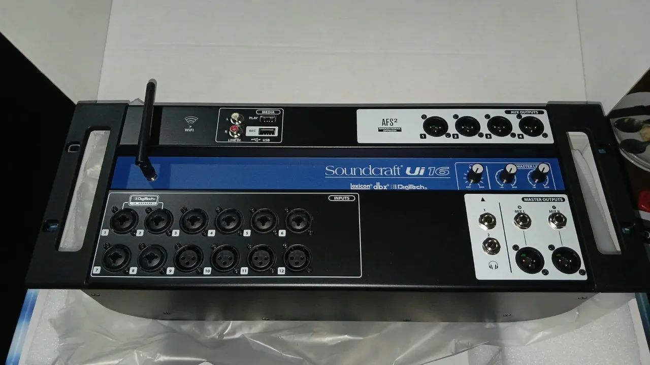 Mesa de som Ui16