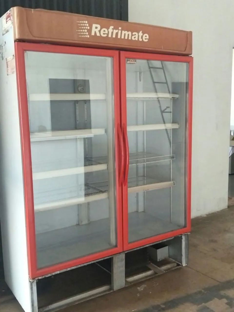 Vende-se um freezer expositor 