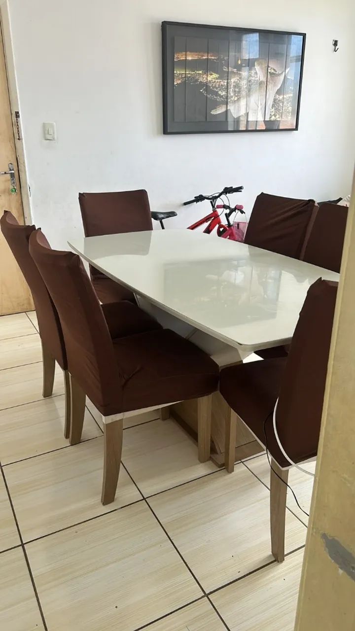 Mesa de jantar com 6 lugares 