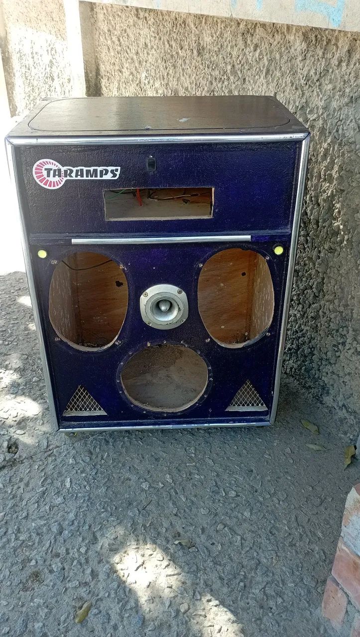 Vendo caixa de som vazia para 2 altofalante 69 e 1 subwoofer de 8 polegadas  - Foto 2