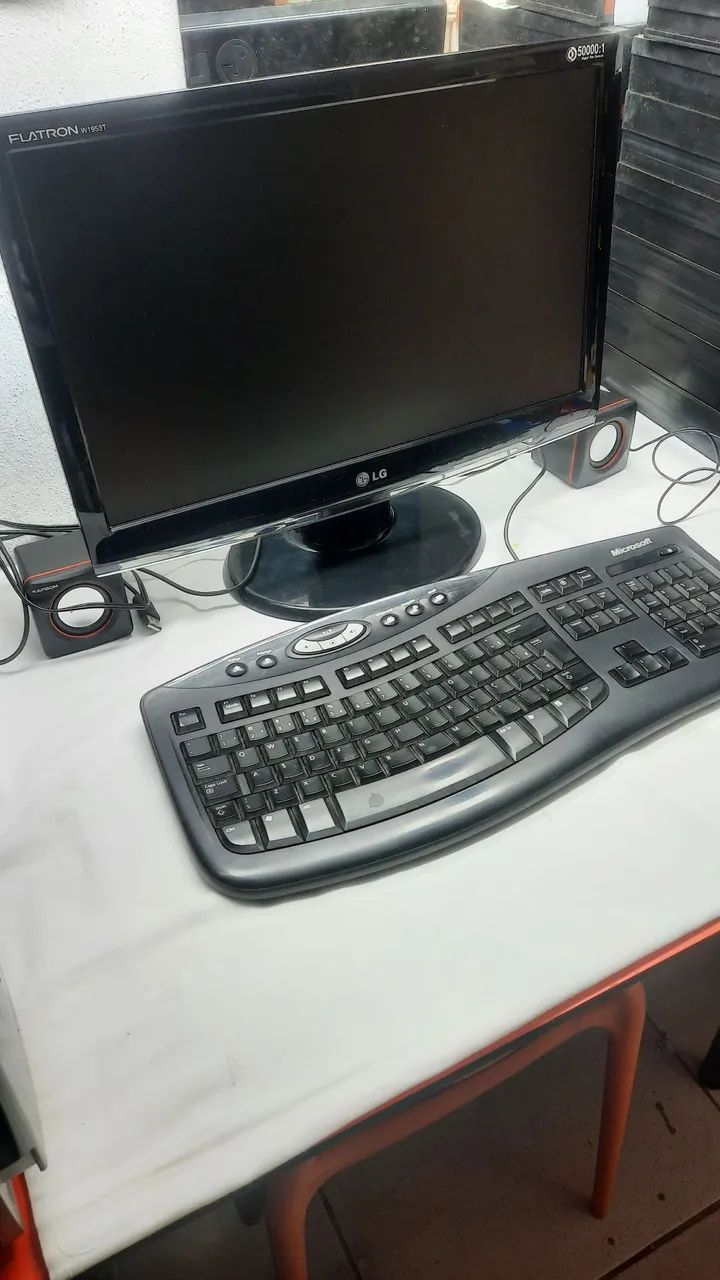 Monitor Flatron LG 19 polegadas + acessórios,  (tudo que está na foto) - Foto 2