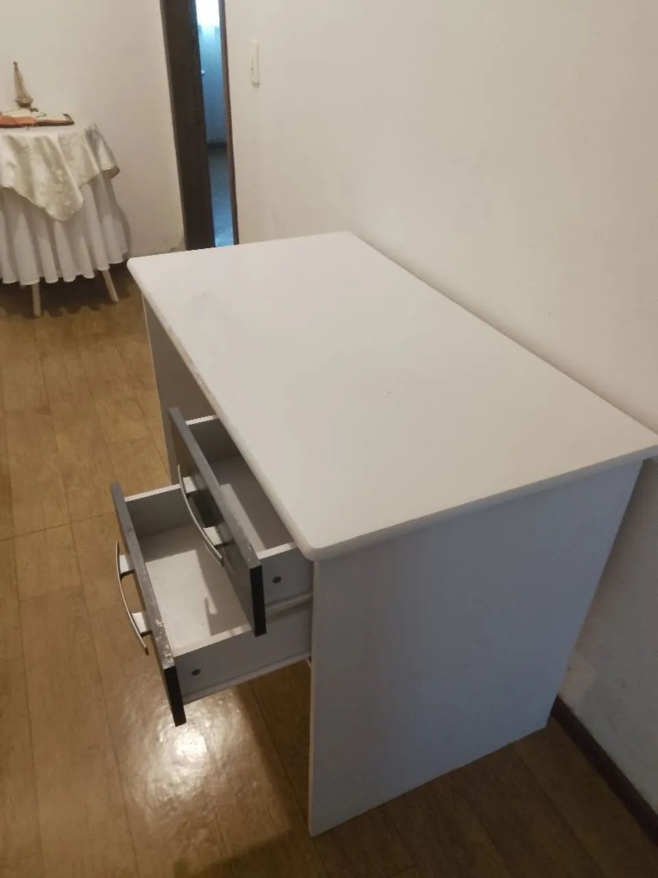 Vendo escrivaninha usada em bom estado. - Foto 3