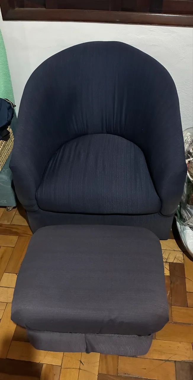 Poltrona com descanso de pé 