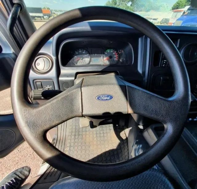 Ford cargo 1319 4x2 - 2013 Caçamba   - Foto 3