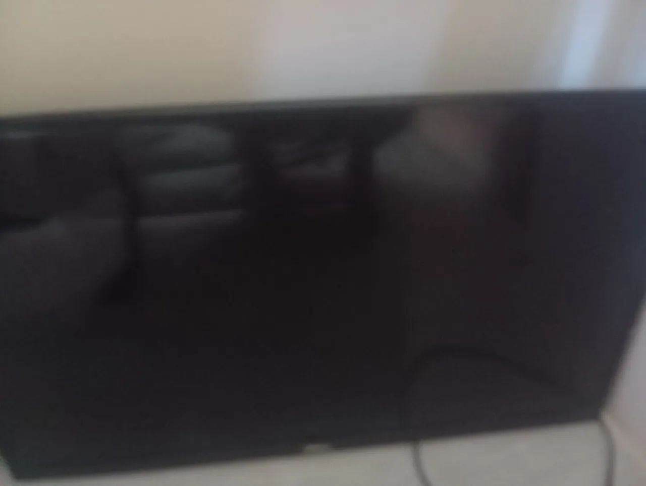Vendo uma tv philco ,32 polegadas tela qurbrada serve p retirada de peças - Foto 2