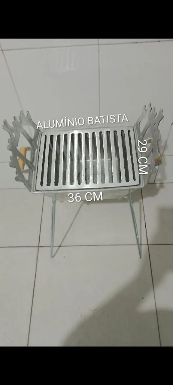 CHURRASQUEIRA COM SUPORTE DE ESPETO 