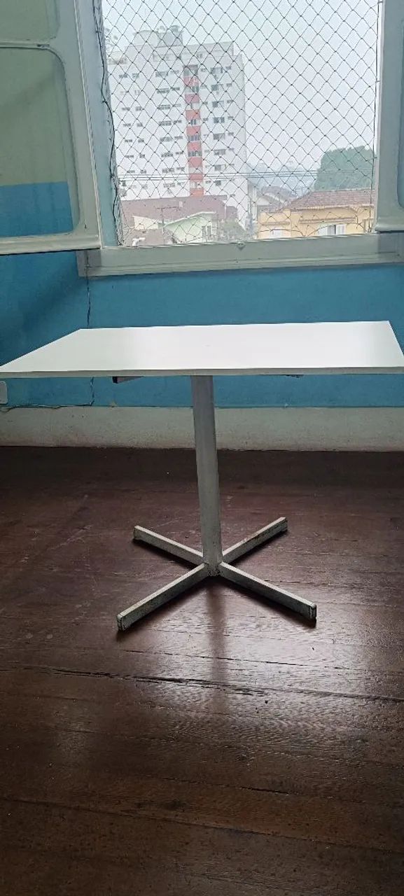 Mesa Simples/aparador 